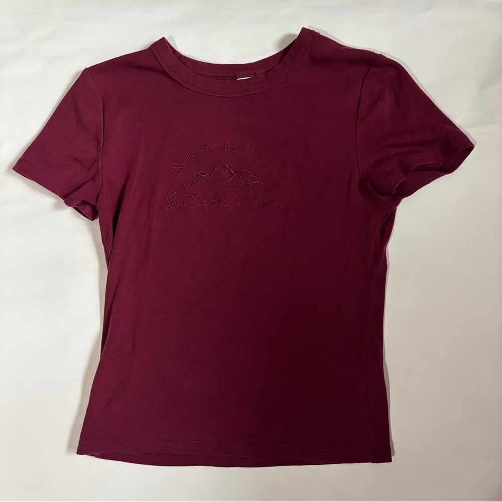 Simons Short Sleeve Crewneck Tee in Burgundy